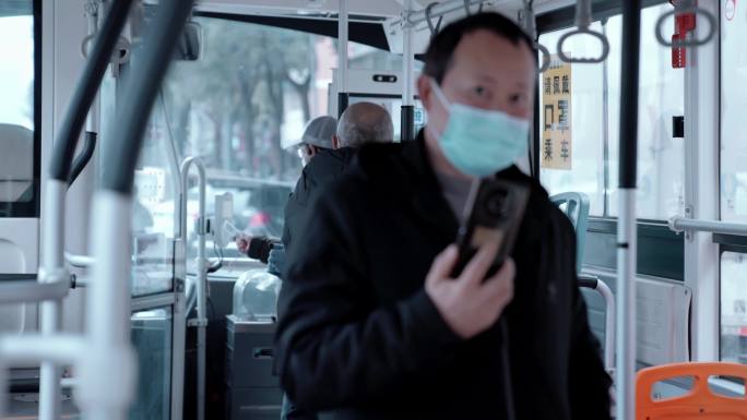 【4K】老人乘坐公交车市民坐公交