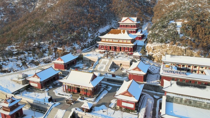 航拍冬季雪后的威海里口山广福寺