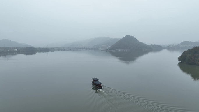 4k航拍青山湖游船