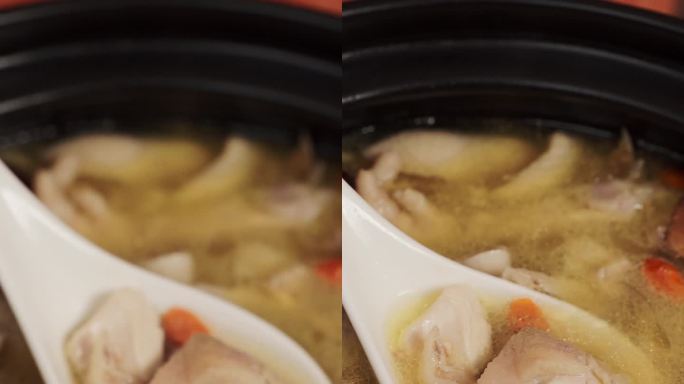 猪肚鸡夹起鸡肉沸腾高汤分镜冬日美食