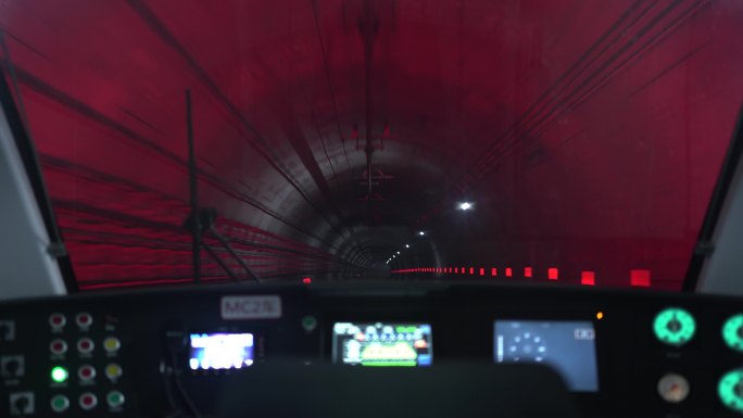 隧道穿梭城市轨道交通行驶前进