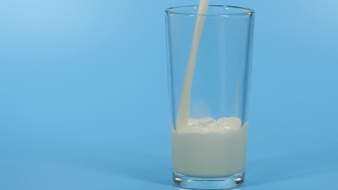 倒牛奶慢动作流体益生菌奶制品