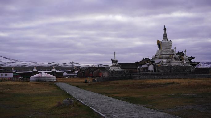 蒙古部落村庄佛教寺庙景观