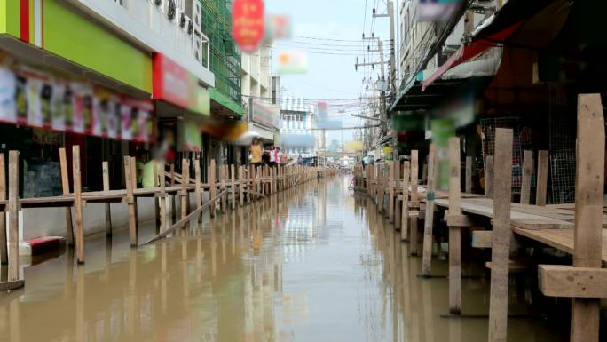 房屋和市场泛滥洪涝洪灾降雨淹没