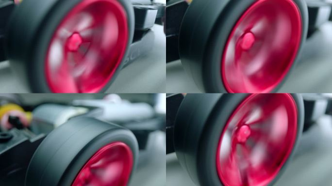 电动玩具车 红色车轮由静止到旋转