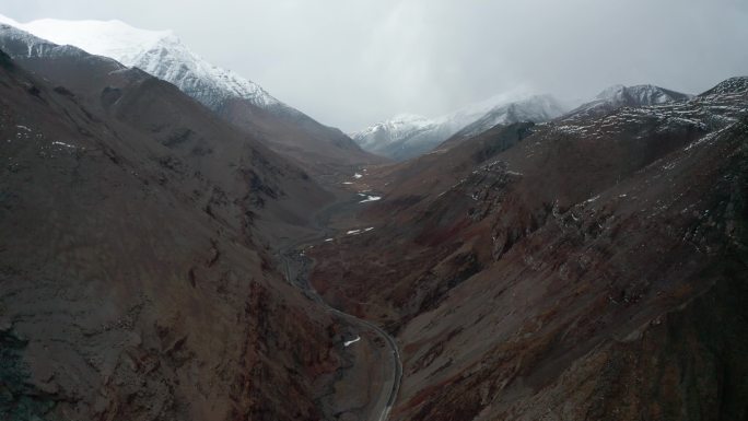 青藏高原西藏雪山航拍图