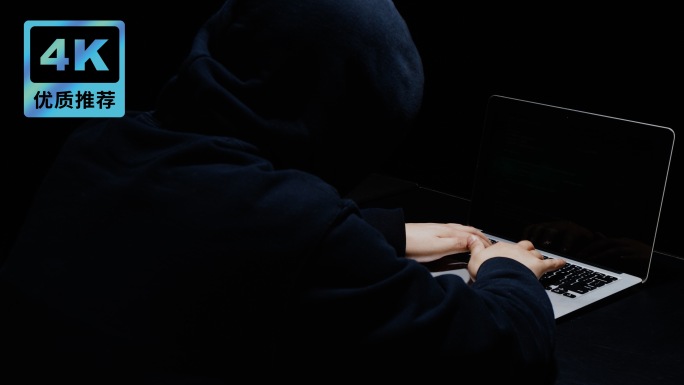 网络黑客敲写代码 入侵网站网络信息安全