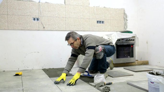 建设陶瓷地砖施工。