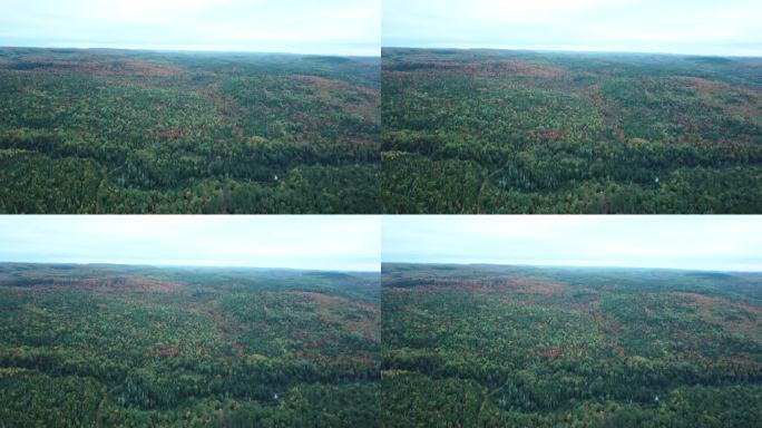 加拿大魁北克省日出处的秋日特伦布兰特山公园鸟瞰图