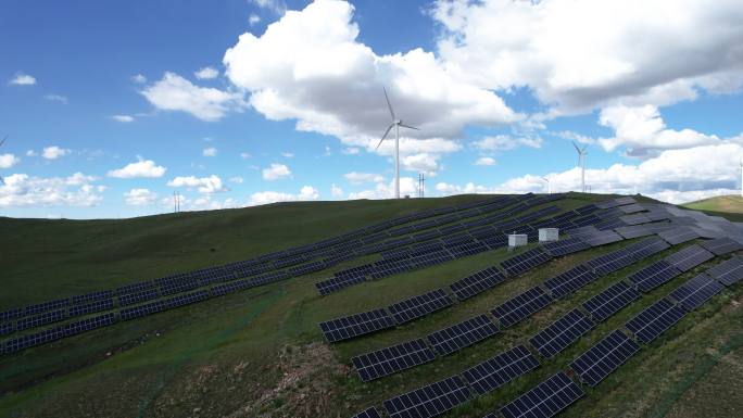 风力发电场和太阳能电池板