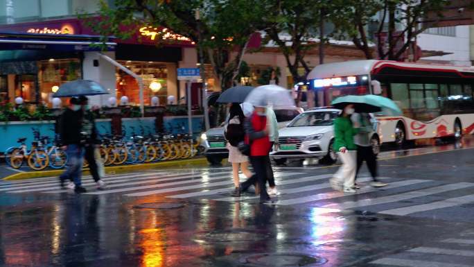 上海浙江中路、雨夜