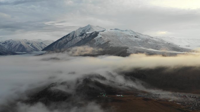 新疆 禾木 全景 航拍 雪山