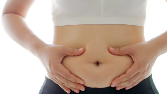 女性超重检查腹部脂肪