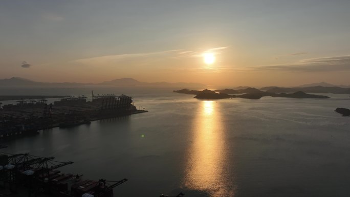 深圳 盐田港 集装箱 船舶 大海 靠港