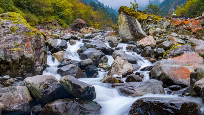 红石滩小溪流水