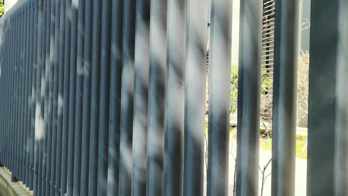 栏杆上的树影道路空镜头视频素材