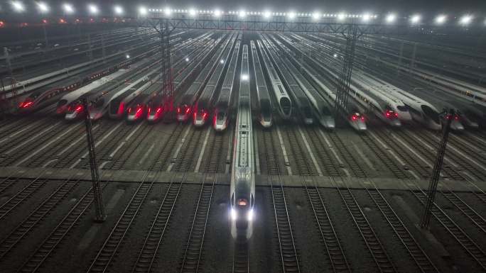 春运高铁陆地航母