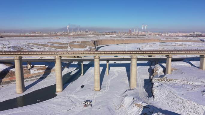 嘉峪关北大河桥雪景