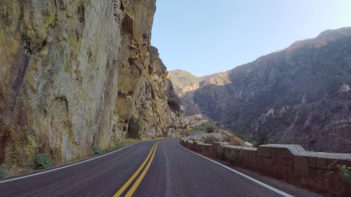 加利福尼亚州国王峡谷国家公园：POV汽车驾驶