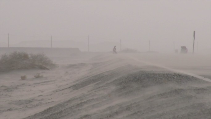 新疆 沙尘天气 公路坡道风沙