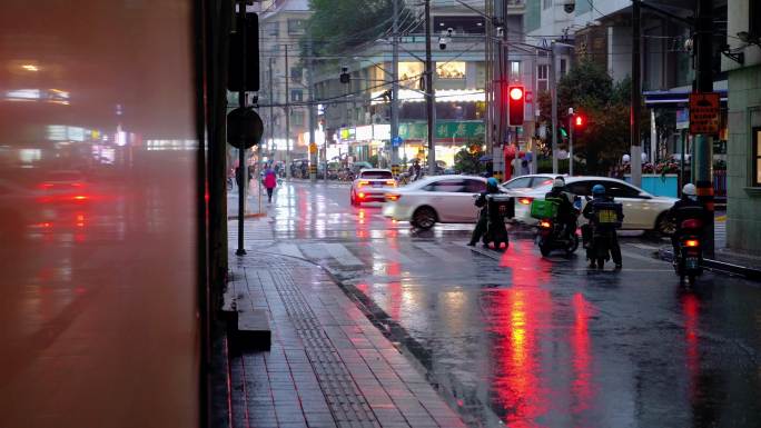 上海街道雨夜