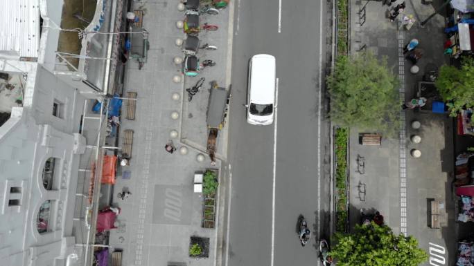 印度尼西亚日惹市早晨城市道路交通鸟瞰图