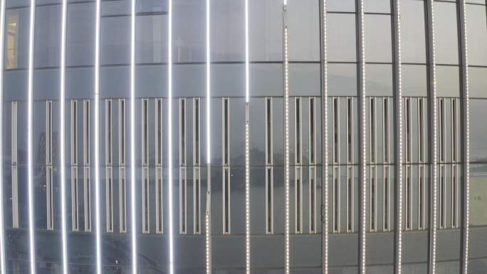 摩天大楼外墙的特写航拍