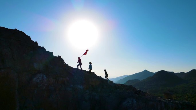 团队登山举起党旗爱国教育户外拓展三下乡