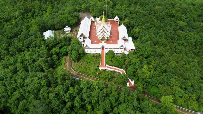 山上泰国寺庙鸟瞰图