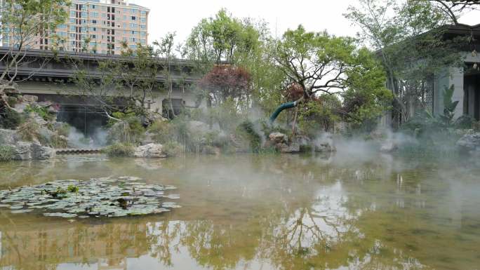 雾蒙蒙的中国传统园林