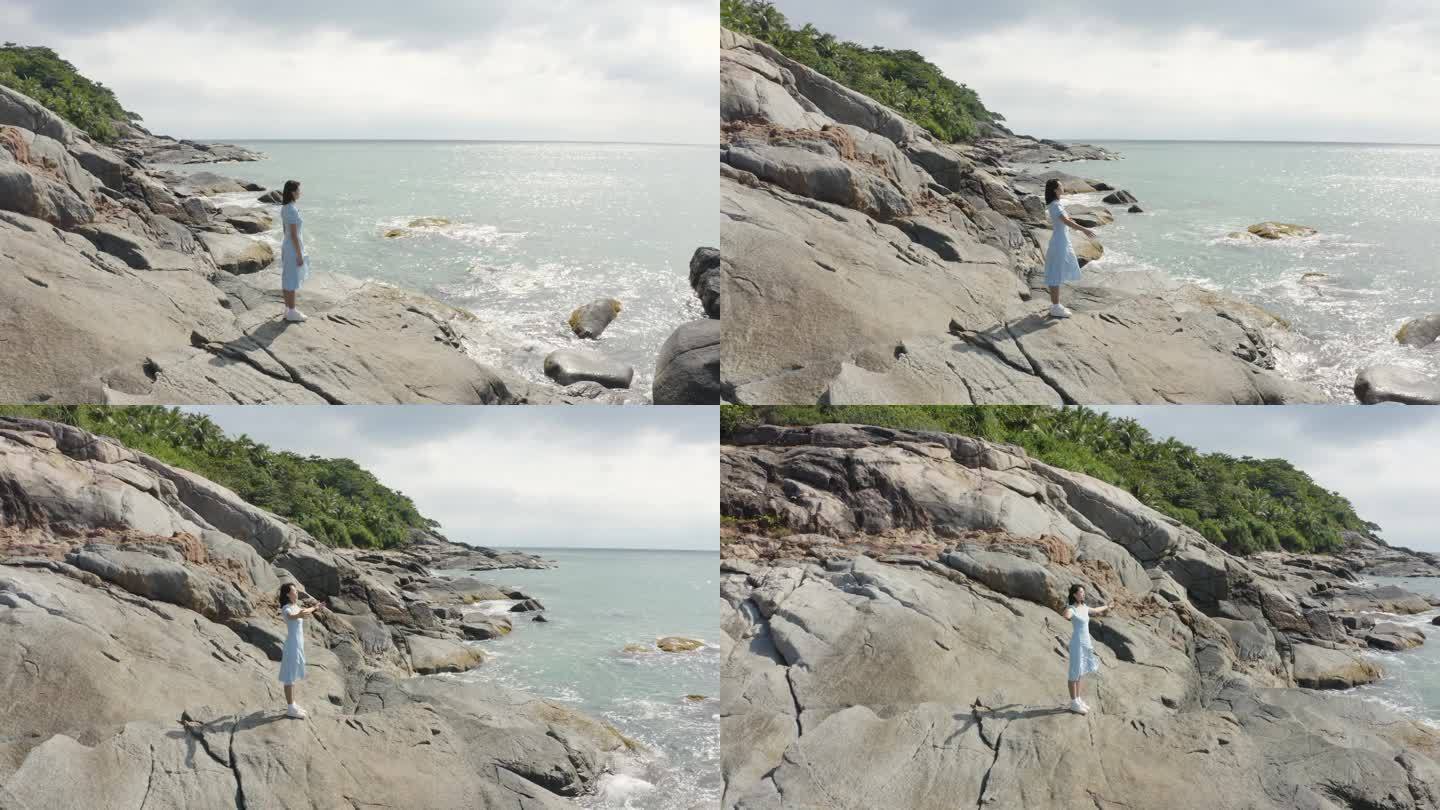 海浪拍打礁石大海浪花礁石女孩在海边游玩