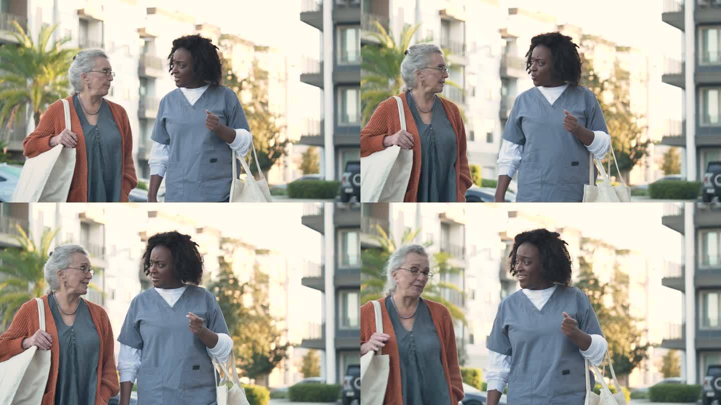 老年妇女与护理人员交谈，携带可重复使用的袋子