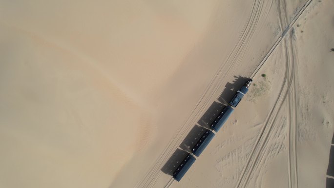 内蒙古响沙湾沙漠火车航拍原素材