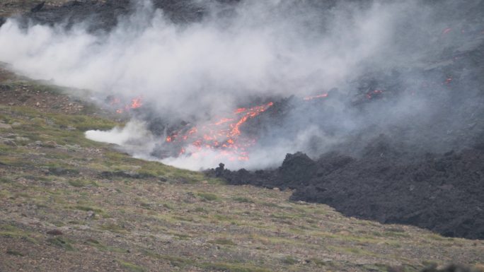 火山玄武岩燃烧冒烟生态环境破坏