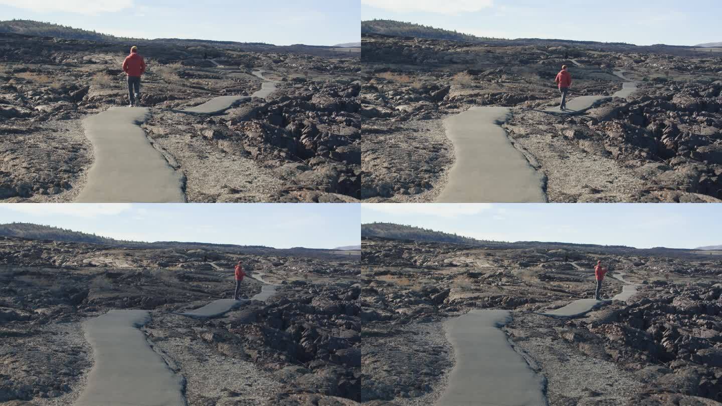 男子拍摄熔岩场熔岩场道路人走过活火山