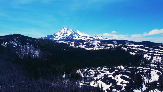 俄勒冈州三姐妹航拍雪山雪峰雄伟