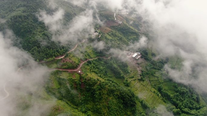 4k云雾缭绕航拍下雨天四川大凉山