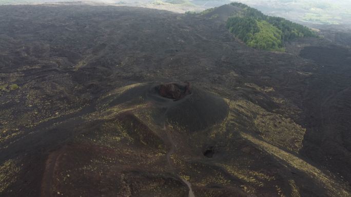 意大利西西里岛活火山埃特纳火山鸟瞰图