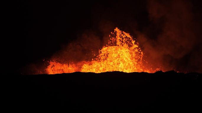 火山活火山岩浆喷涌火光熔岩