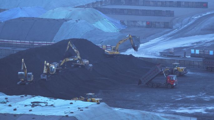 装卸作业煤炭矿石挖机运输广西钦州港港口