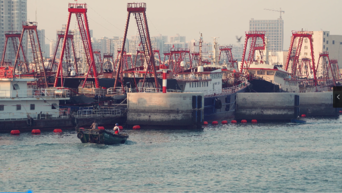 海边海港货船停泊驳船广西北海市海口渔船