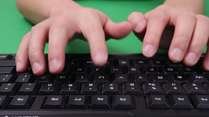 清脆键盘打字正前方特写带绿布
