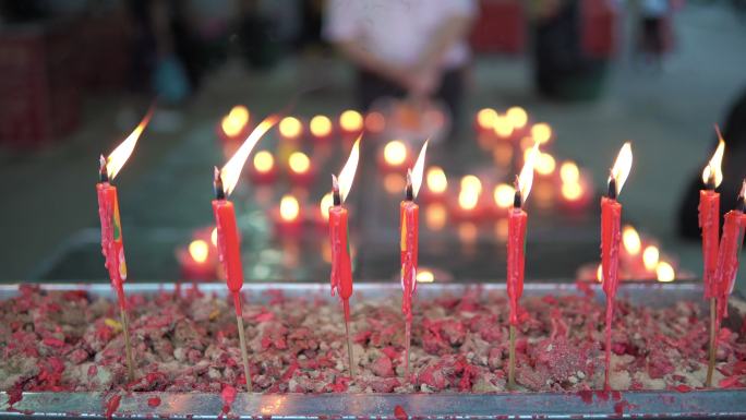 燃烧的红烛，中国传统。