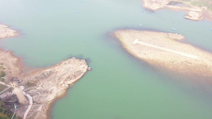 航拍重庆北碚嘉陵江小三峡温塘峡附近的江边