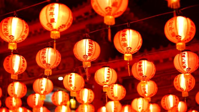 中国纸灯笼红色喜庆元素过节庆祝中式屋檐