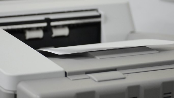 使用复印机纸张打印机械