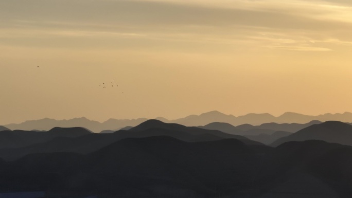 夕阳 日落 黄昏 群山 剪影 变焦