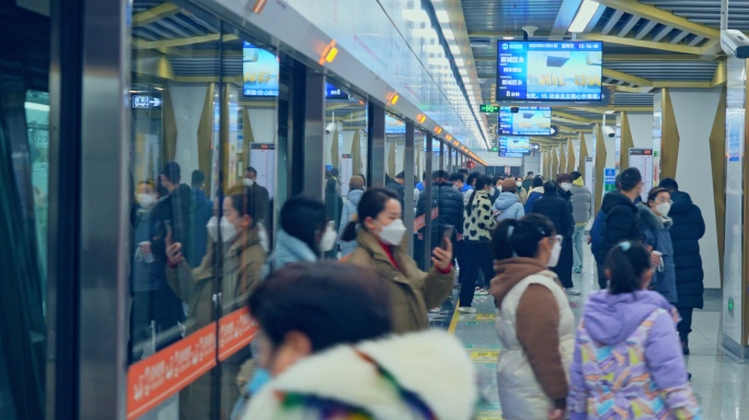 徐州地铁乘坐地铁进出站开门关门人流