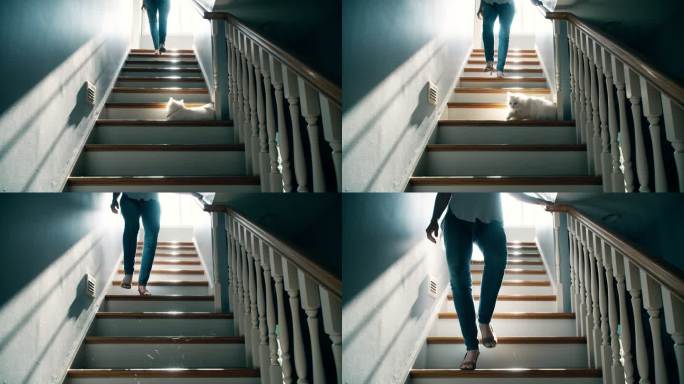 赤脚女子下楼梯攀登下楼梯下阶梯