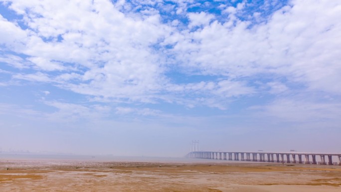泉州跨海大桥延时摄影蓝天白云